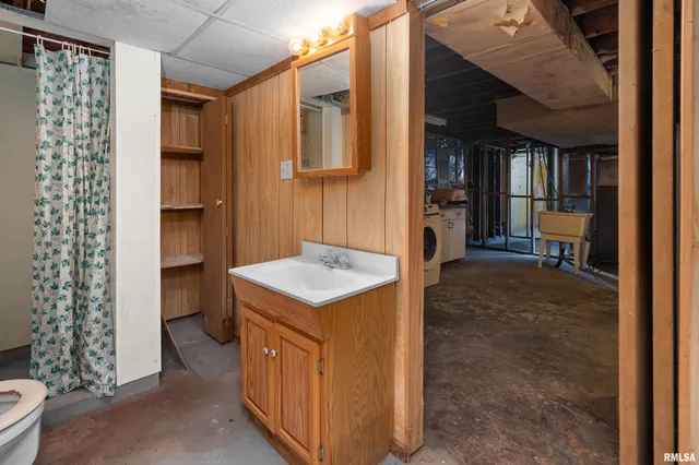 $150,000 | 1606 20th Avenue, Viola, IL 61486