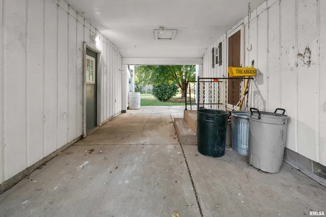 $150,000 | 1606 20th Avenue, Viola, IL 61486