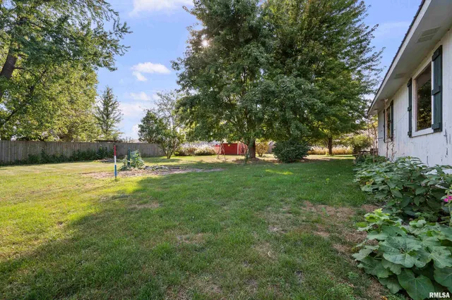 $150,000 | 1606 20th Avenue, Viola, IL 61486