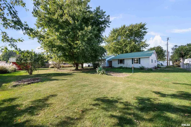 $150,000 | 1606 20th Avenue, Viola, IL 61486