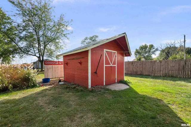 $150,000 | 1606 20th Avenue, Viola, IL 61486