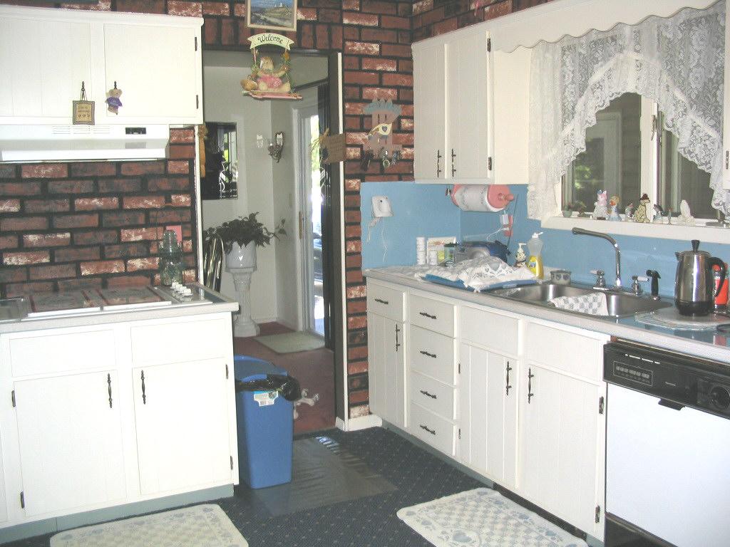 298 Edgemont Road Stroudsburg, PA 18360 - Photo 4 of 11 Kitchen