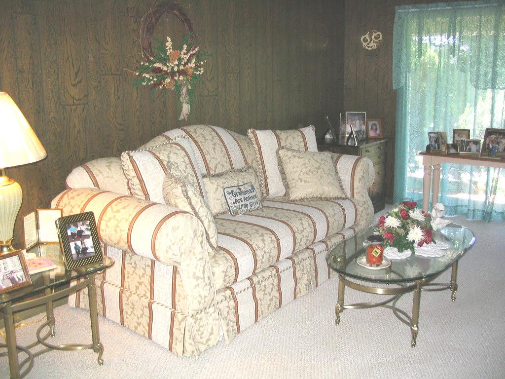 298 Edgemont Road Stroudsburg, PA 18360 - Photo 5 of 11 Family Room
