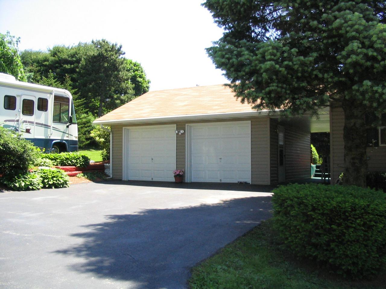 298 Edgemont Road Stroudsburg, PA 18360 - Photo 6 of 11 2 Car