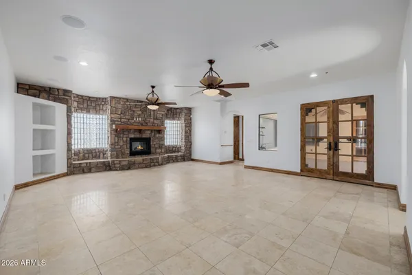 a view of a livingroom with a ceiling fan window and a ceiling fan