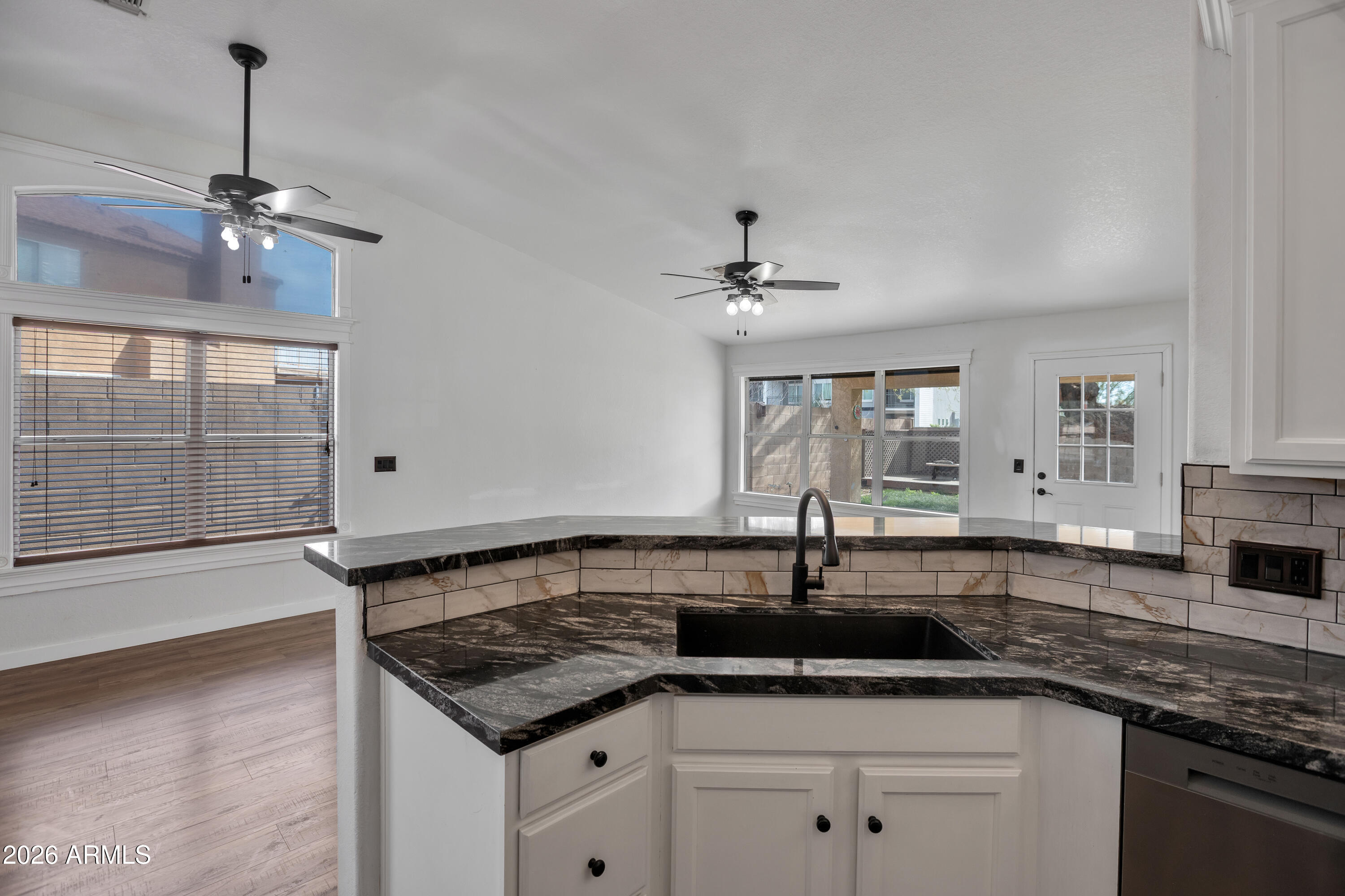 9851 East Irwin Circle Mesa, AZ 85209 - Photo 4 of 34 Irwin - 7486