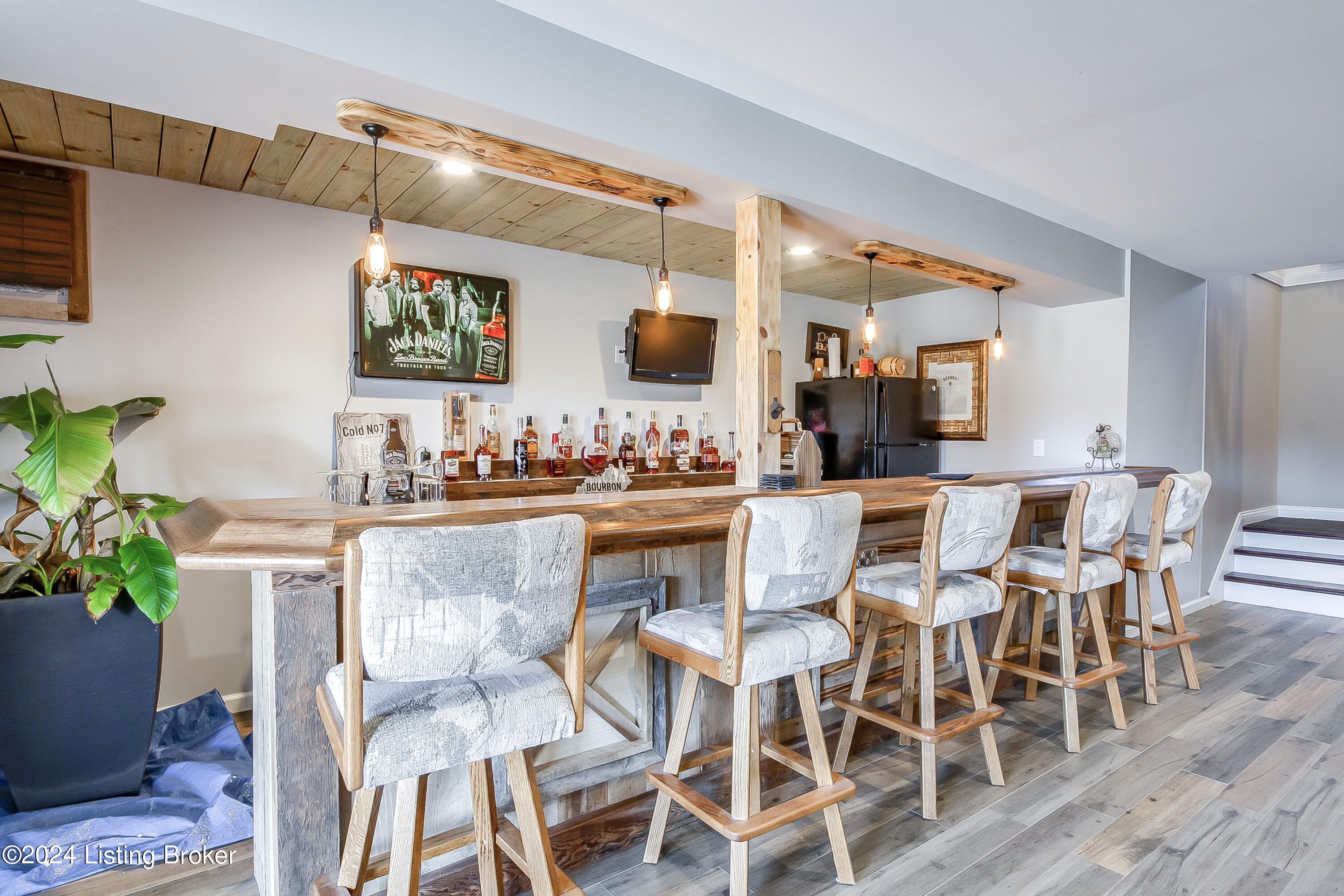 4930 Zoneton Road Shepherdsville, KY 40165 - Photo 20 of 31 Lower Level Bar