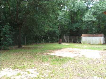 5052 Ridgeway Boulevard Milton, FL 32570 - Photo 16 of 17 View of Back Yard