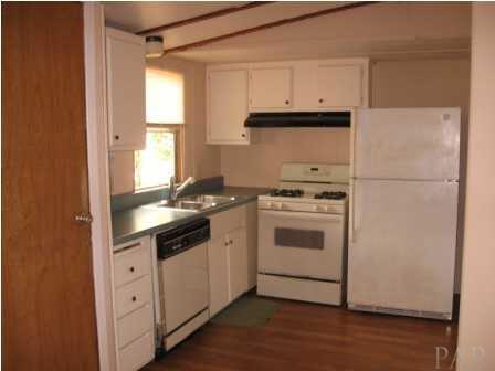 5052 Ridgeway Boulevard Milton, FL 32570 - Photo 4 of 17 Kitchen