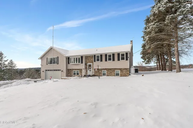 $499,800 | 23 Geiser Road, North Greenbush, NY 12198