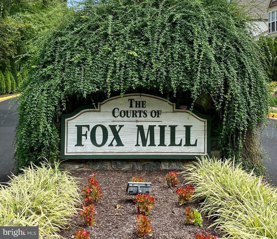 12517 Fox View Way Reston, VA 20191 - Photo 2 of 62