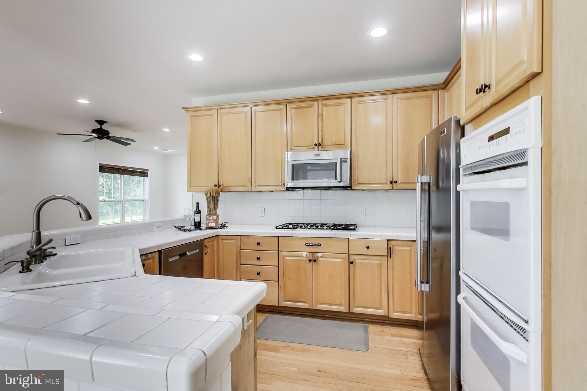 12517 Fox View Way Reston, VA 20191 - Photo 14 of 62