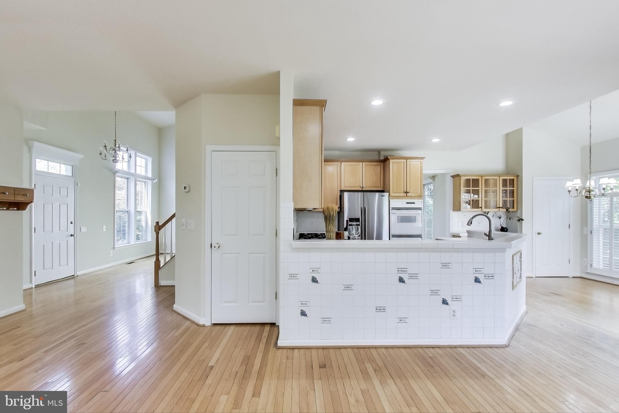 12517 Fox View Way Reston, VA 20191 - Photo 15 of 62