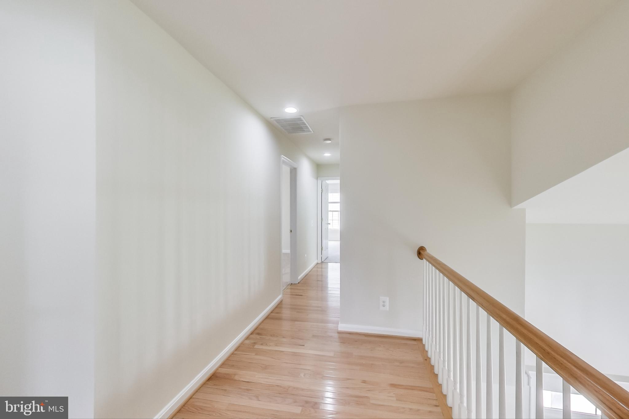 12517 Fox View Way Reston, VA 20191 - Photo 21 of 62 Upstairs Hall