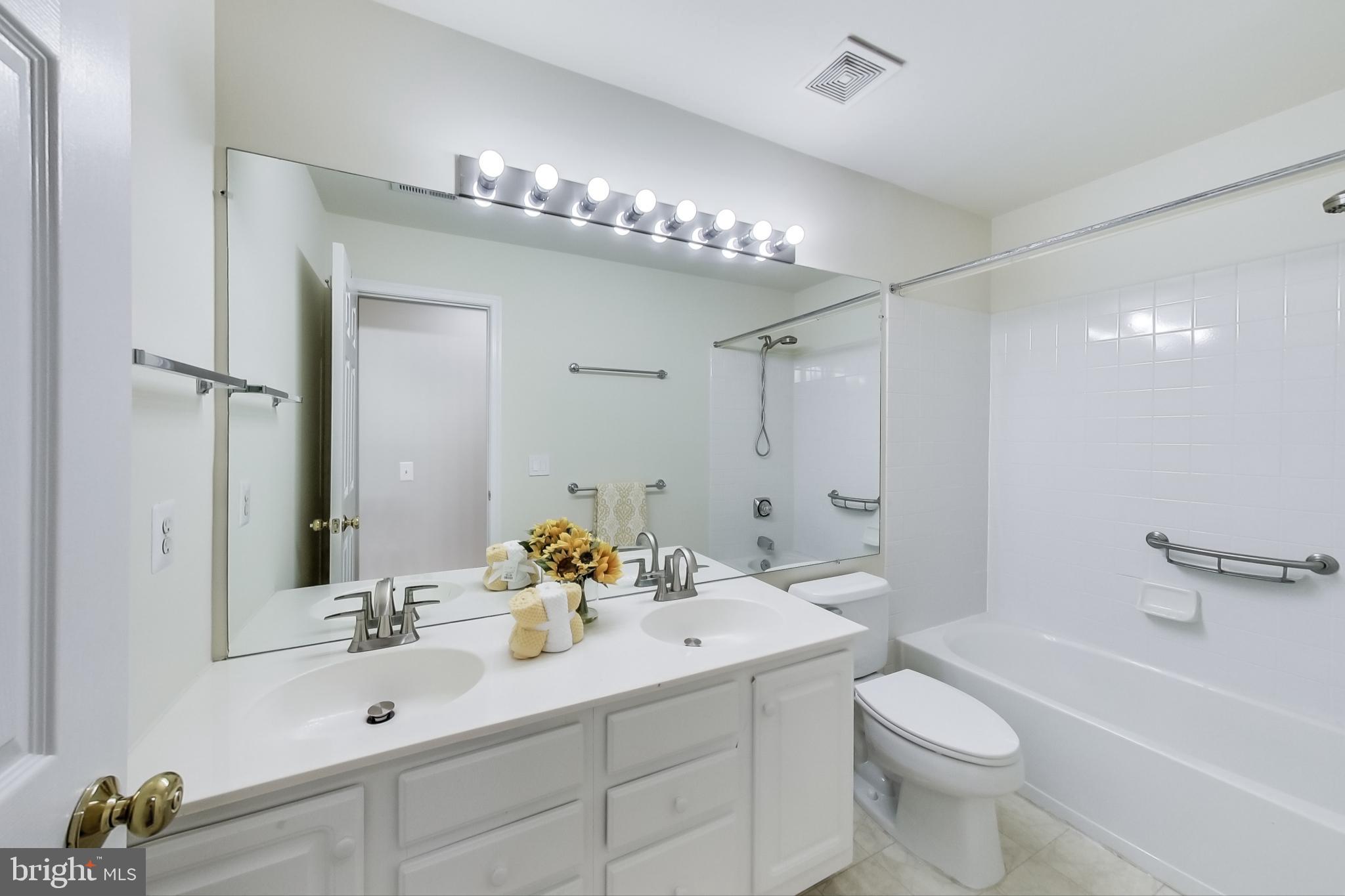 12517 Fox View Way Reston, VA 20191 - Photo 22 of 62 Hall Bath