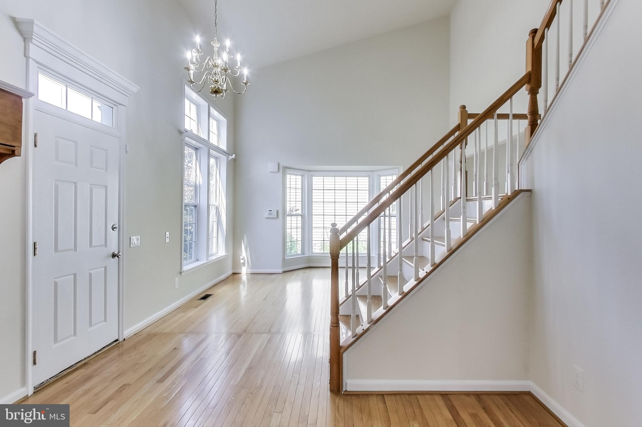 12517 Fox View Way Reston, VA 20191 - Photo 4 of 62 Entrance