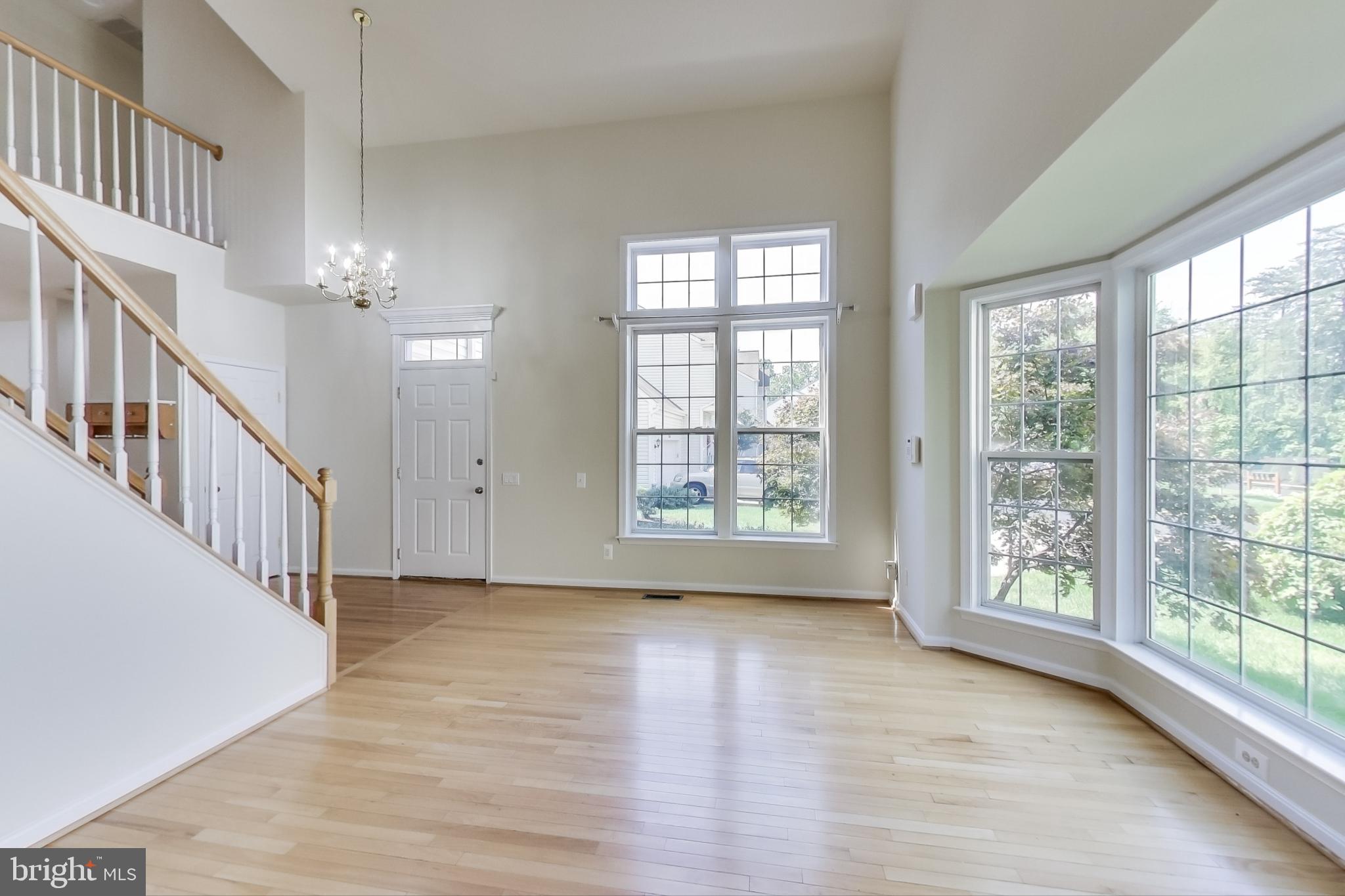 12517 Fox View Way Reston, VA 20191 - Photo 5 of 62 Living Room