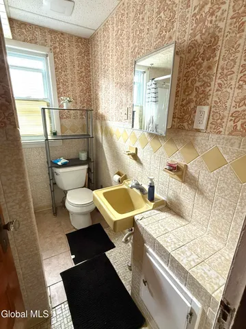 $1,425 | 1118 Pleasant Street, Schenectady, NY 12303