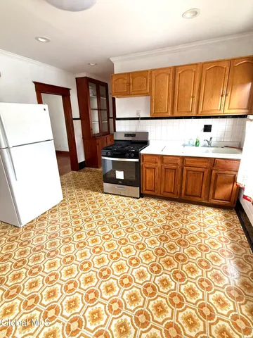 $1,425 | 1118 Pleasant Street, Schenectady, NY 12303