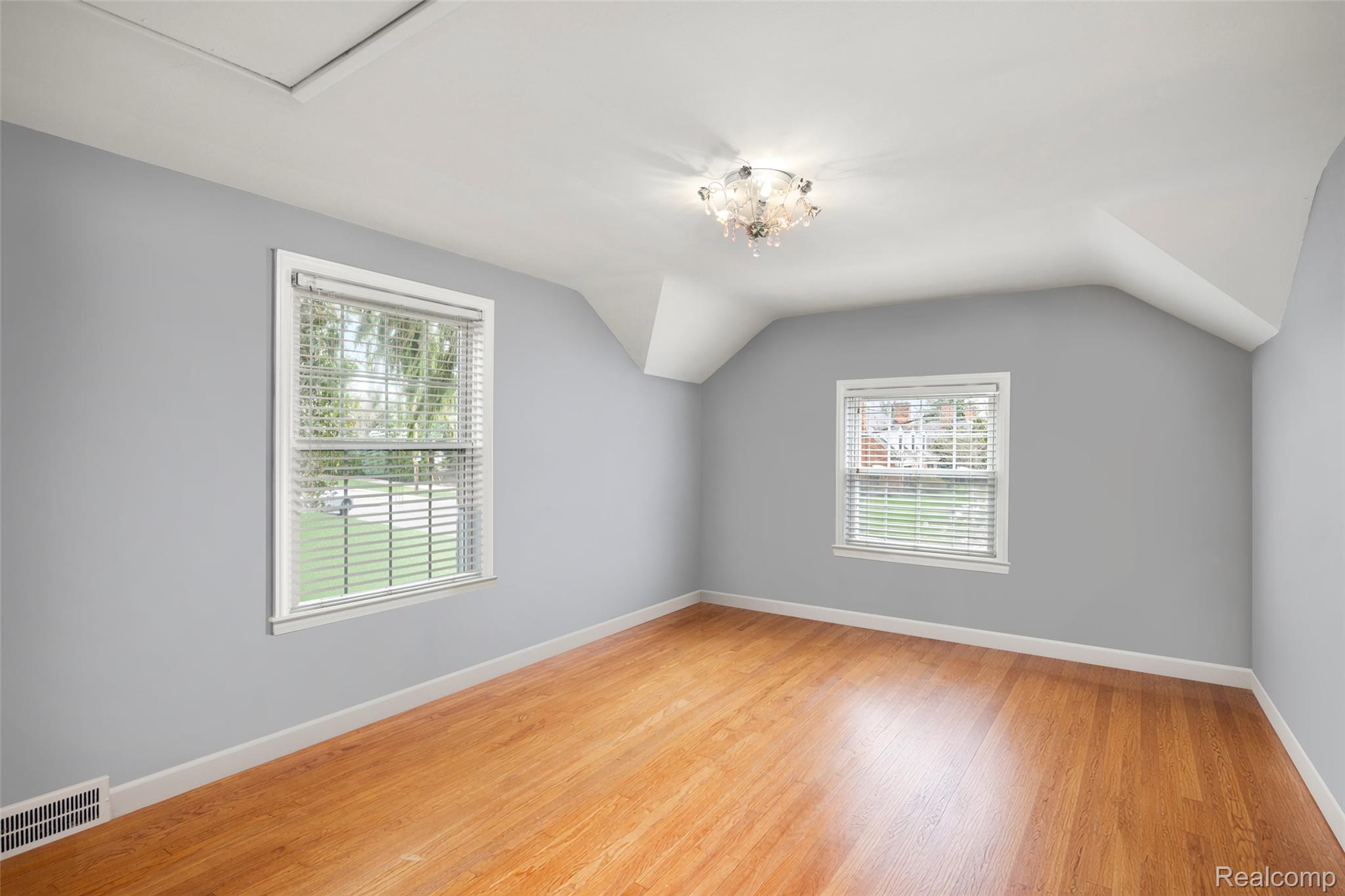 244 Kerby Road Grosse Pointe, MI 48236 - Photo 31 of 53 This photo has been digitally de-furnished.