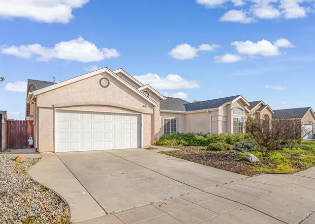 $480,000 | 3062 North Filbert Avenue, Fresno, CA 93727