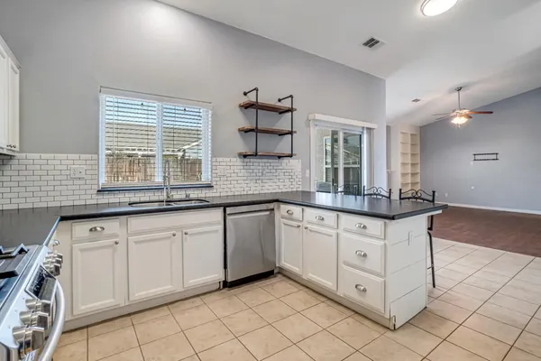 $480,000 | 3062 North Filbert Avenue, Fresno, CA 93727