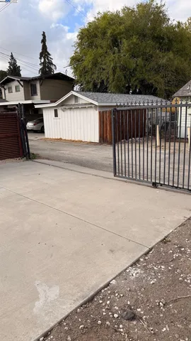 $635,000 | 825 East Colton Avenue, Redlands, CA 92374