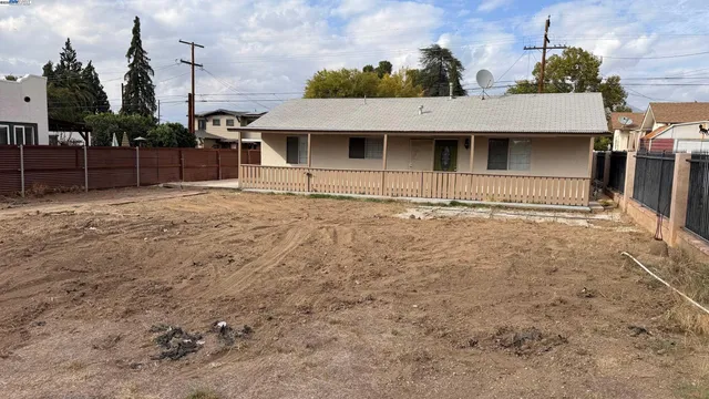 $635,000 | 825 East Colton Avenue, Redlands, CA 92374