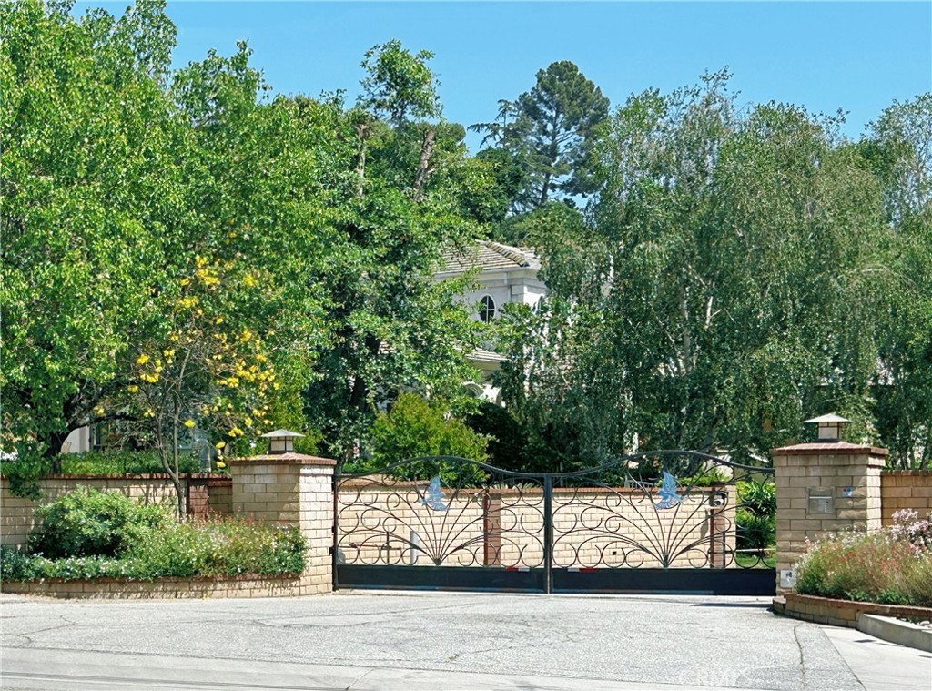 1826 Bluebird Road Glendora, CA 91741 - Photo 8 of 11 a view of a yard from a balcony