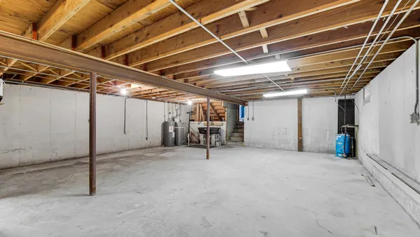 $435,000 | 3050 East 139th Avenue, Crown Point, IN 46307