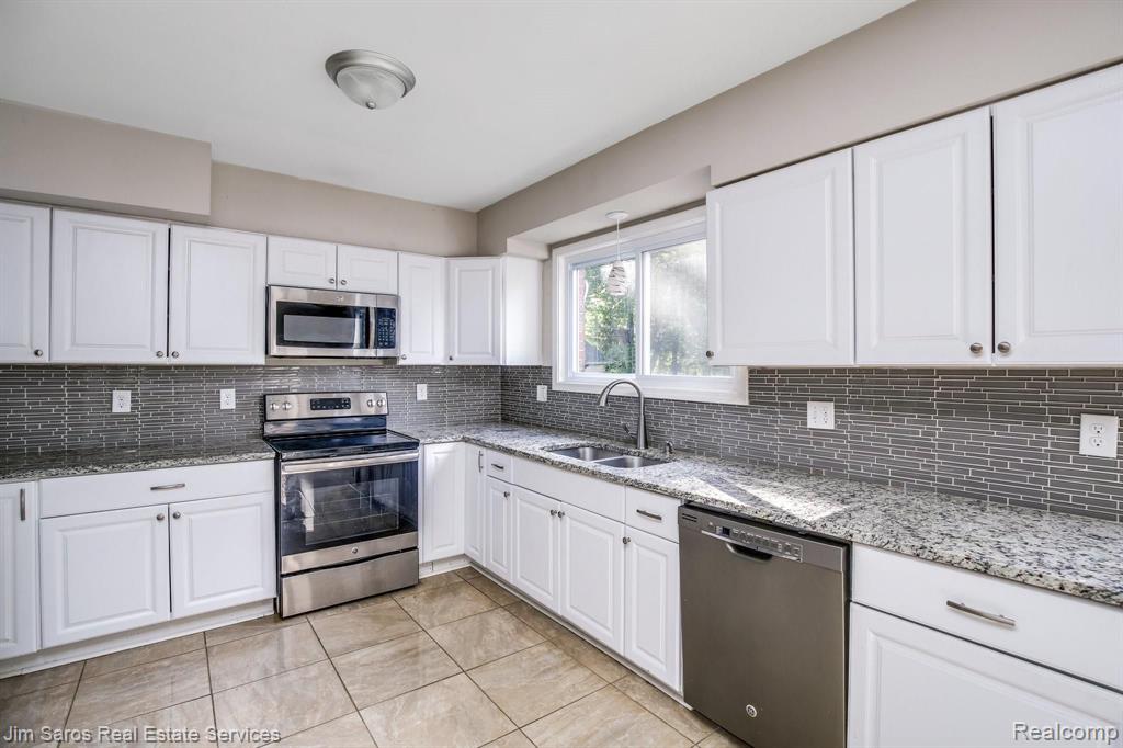 1349 Devonshire Road Grosse Pointe, MI 48230 - Photo 8 of 27