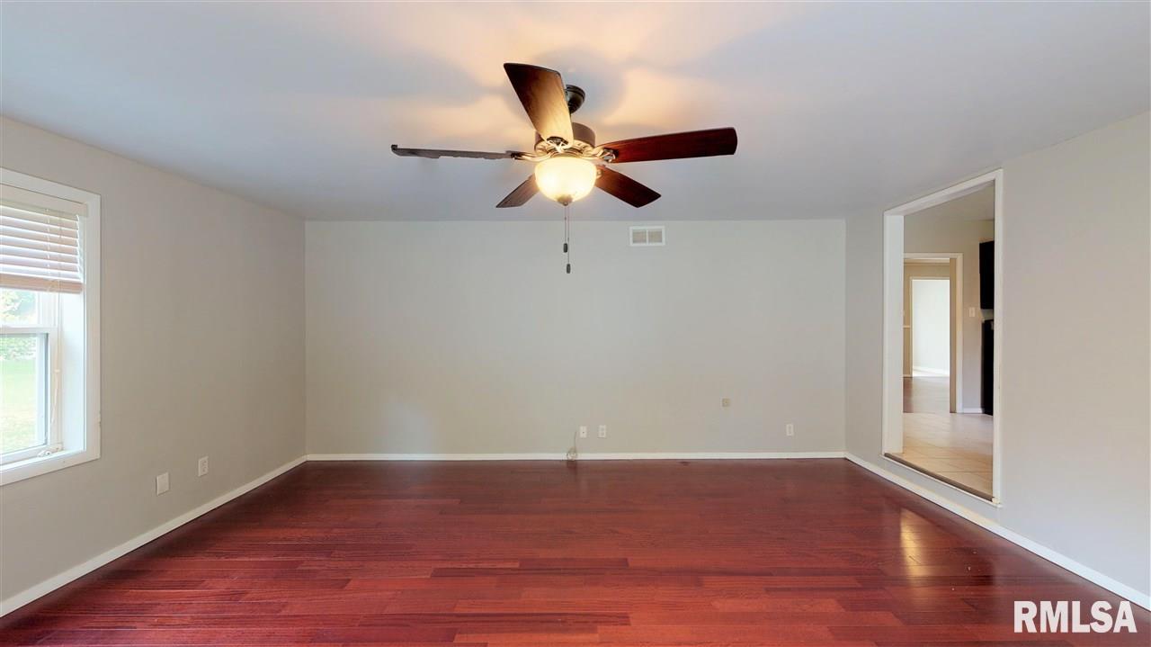 1033 West Raven Road Peoria, IL 61615 - Photo 13 of 31 Gallery Image 13