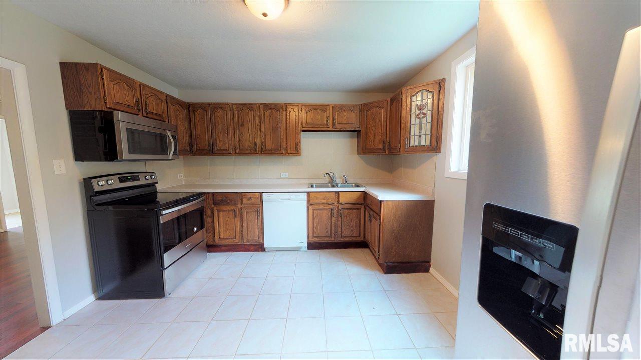 1033 West Raven Road Peoria, IL 61615 - Photo 14 of 31 Gallery Image 14