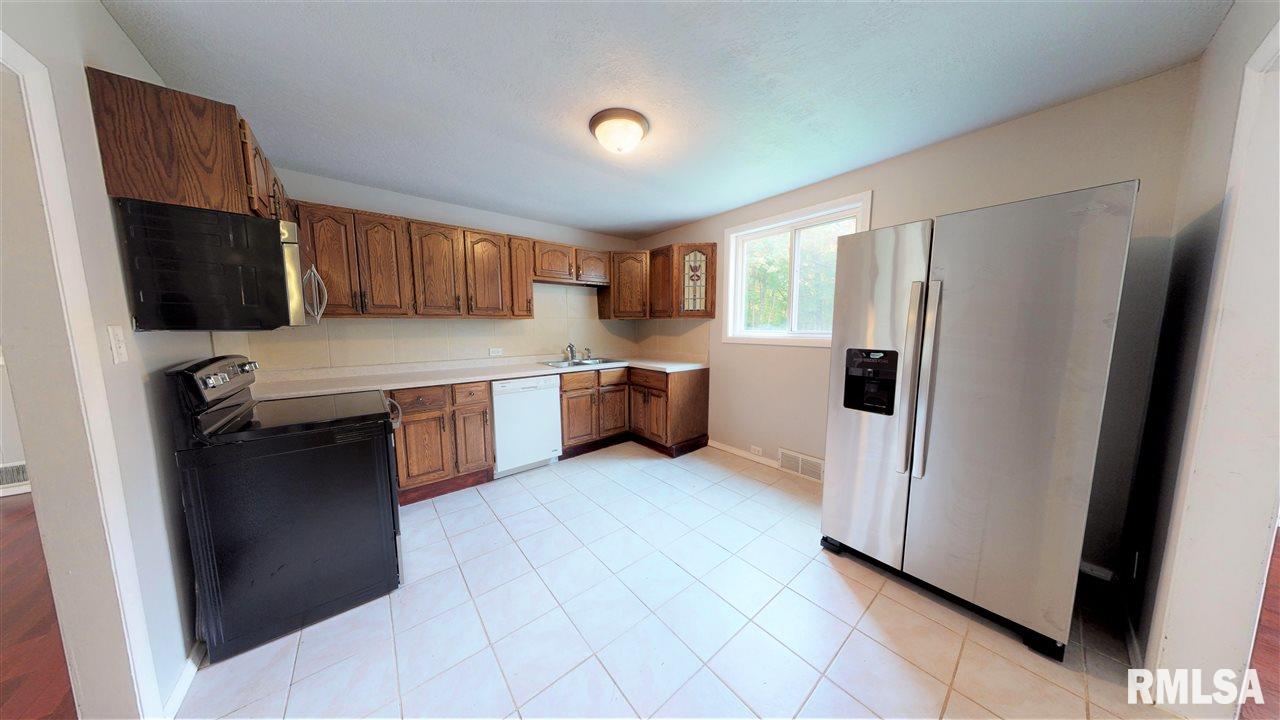 1033 West Raven Road Peoria, IL 61615 - Photo 15 of 31 Gallery Image 15