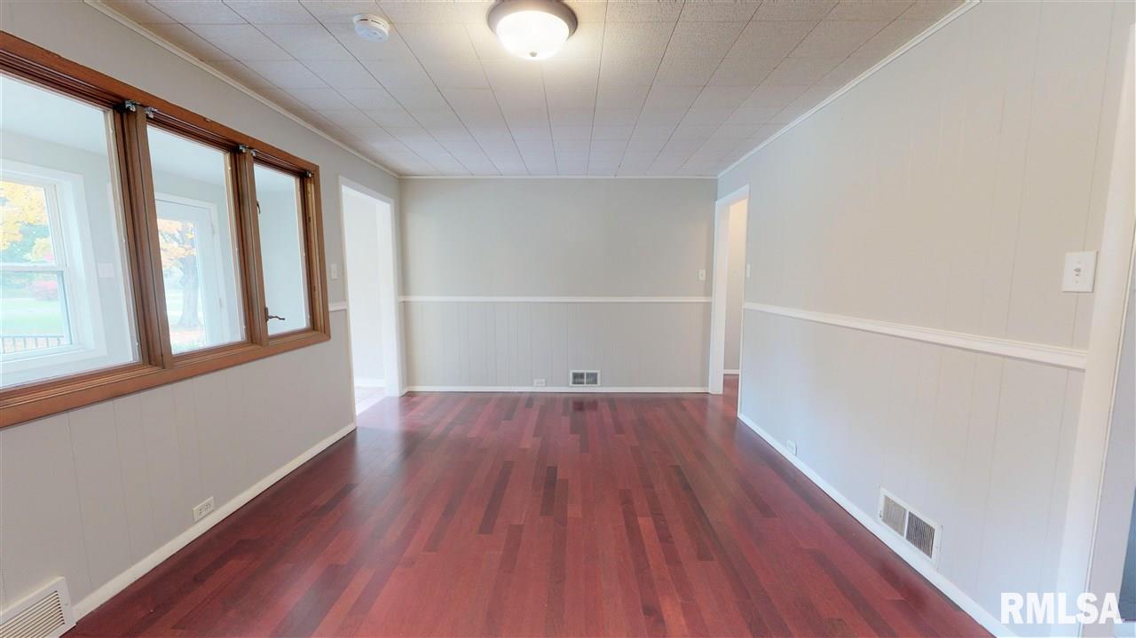 1033 West Raven Road Peoria, IL 61615 - Photo 17 of 31 Gallery Image 17