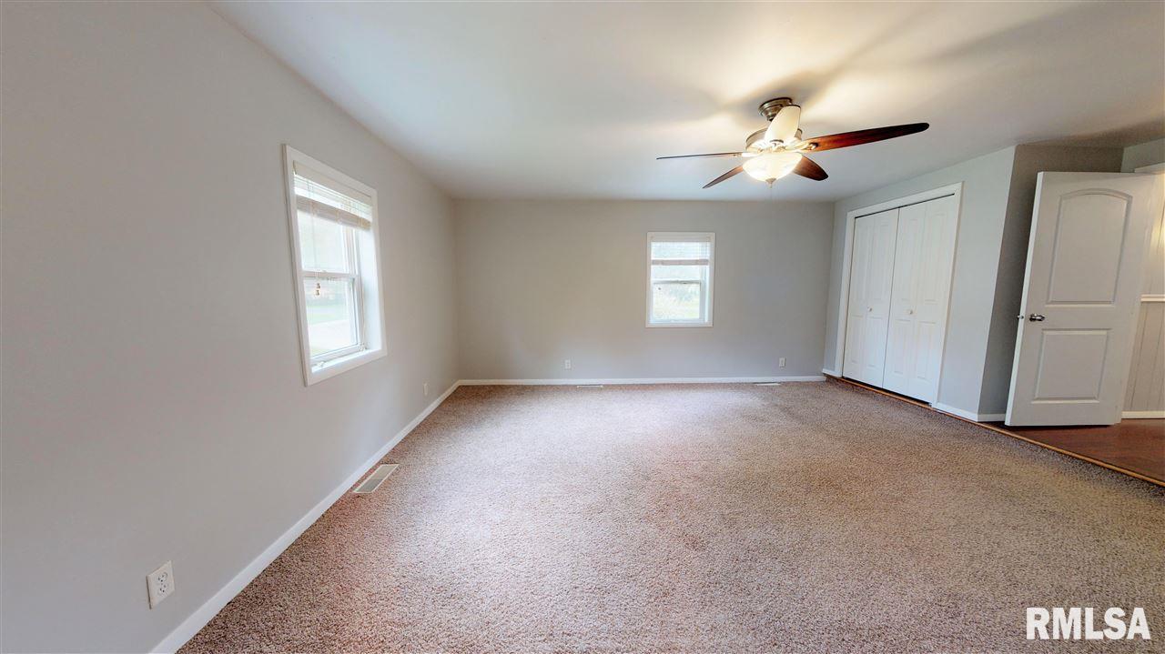 1033 West Raven Road Peoria, IL 61615 - Photo 19 of 31 Gallery Image 19
