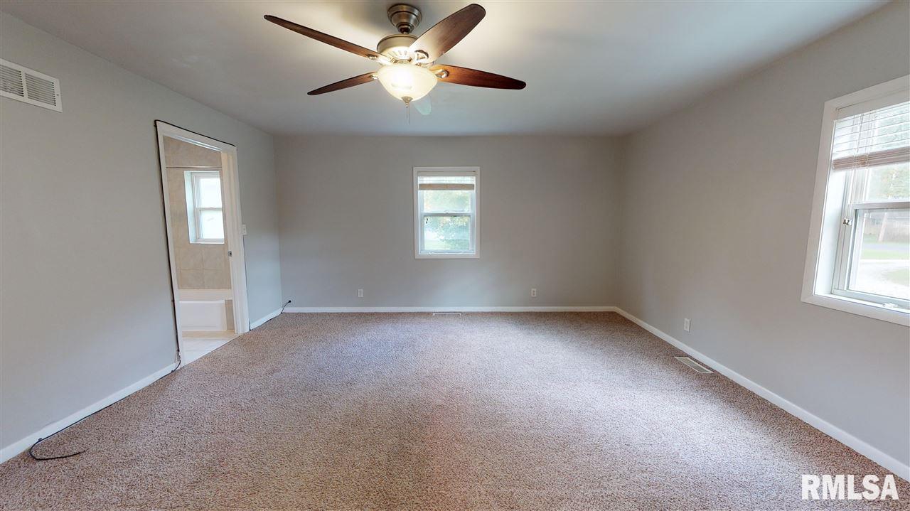 1033 West Raven Road Peoria, IL 61615 - Photo 21 of 31 Gallery Image 21