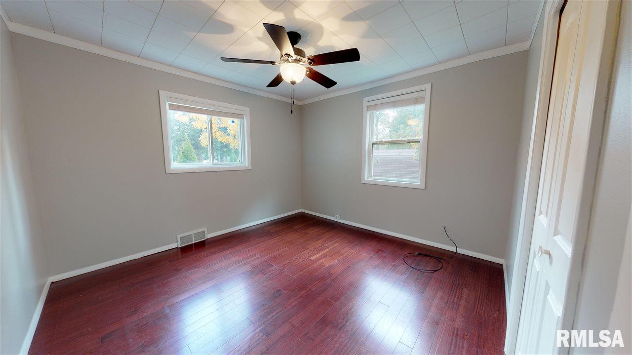 1033 West Raven Road Peoria, IL 61615 - Photo 23 of 31 Gallery Image 23