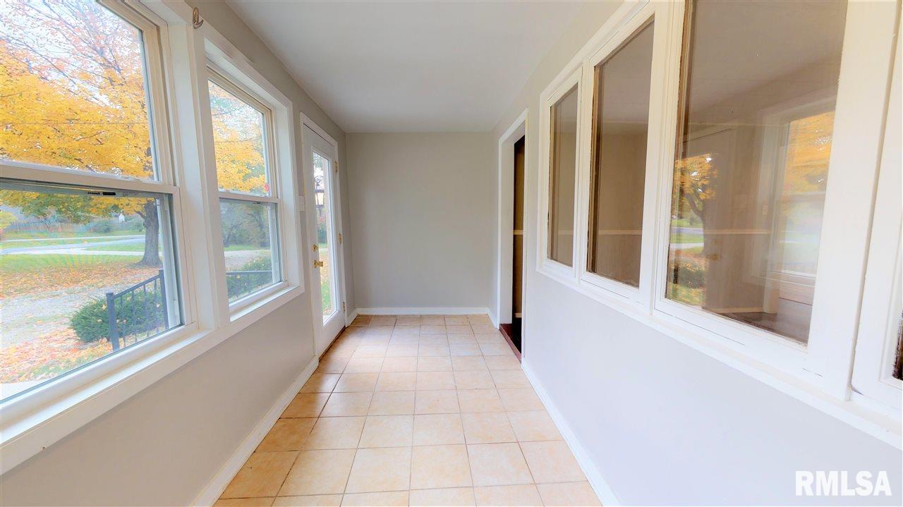 1033 West Raven Road Peoria, IL 61615 - Photo 9 of 31 Gallery Image 9