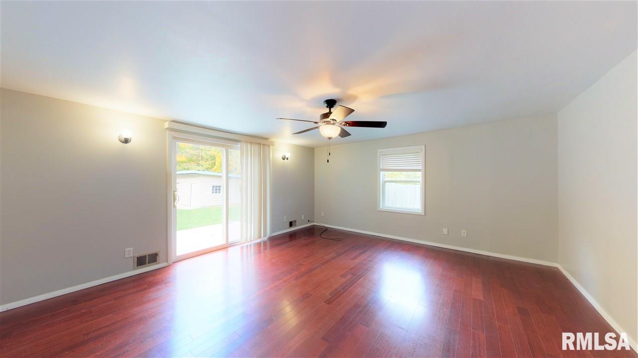 1033 West Raven Road Peoria, IL 61615 - Photo 10 of 31 Gallery Image 10