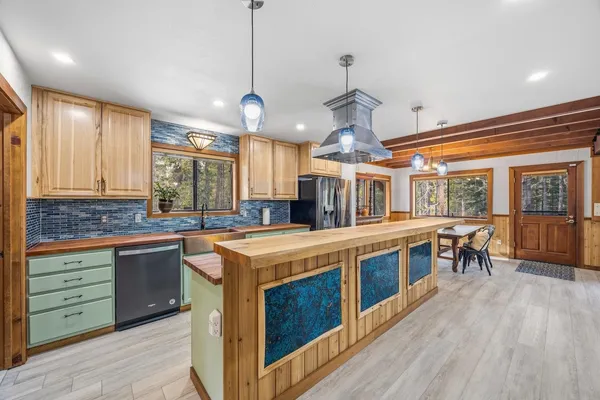 $735,000 | 51379 Donner Pass Road, Soda Springs, CA 95728
