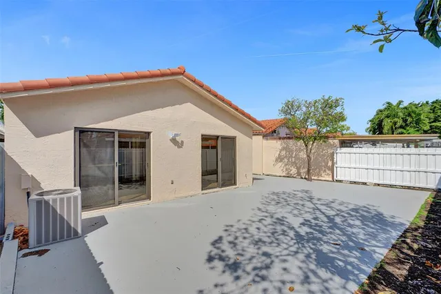 $3,150 | 2614 West 65th Street, Hialeah, FL 33016