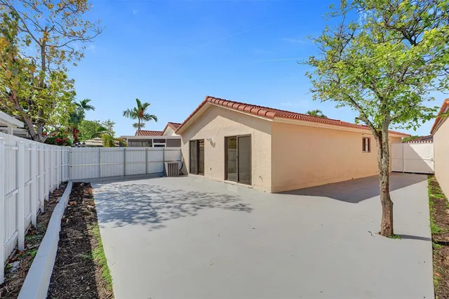 $3,150 | 2614 West 65th Street, Hialeah, FL 33016