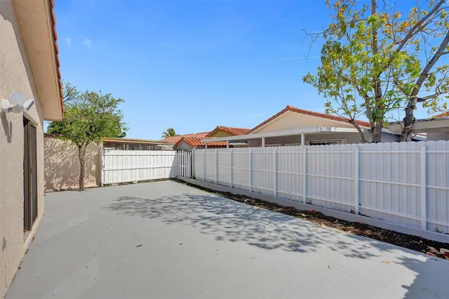 $3,150 | 2614 West 65th Street, Hialeah, FL 33016