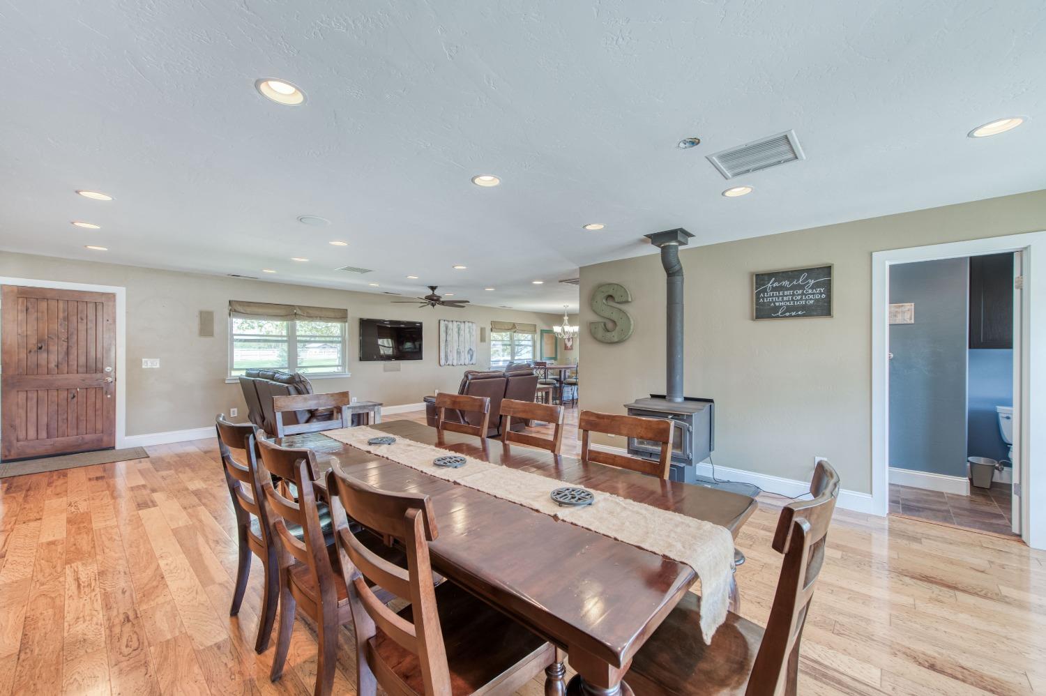 5588 North McCall Avenue Clovis, CA 93619 - Photo 25 of 77 a view of a dining room with furniture