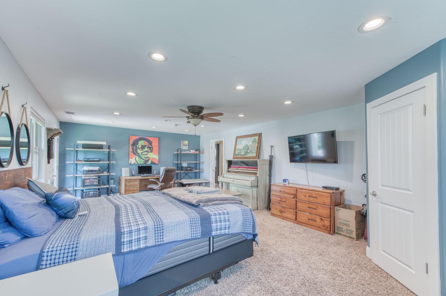 5588 North McCall Avenue Clovis, CA 93619 - Photo 46 of 77 a living room with furniture and a flat screen tv