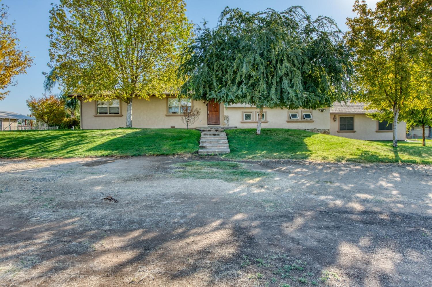 5588 North McCall Avenue Clovis, CA 93619 - Photo 75 of 77 a view of a house with large yard and large trees