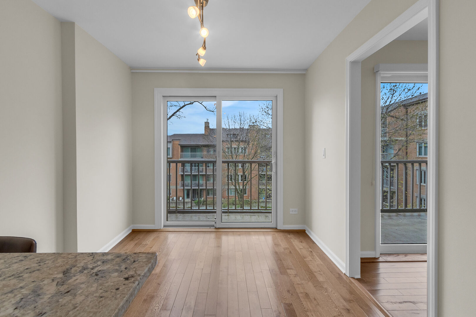 22 Park Lane, Unit 404 Park Ridge, IL 60068 - Photo 10 of 29 Gallery Image 10
