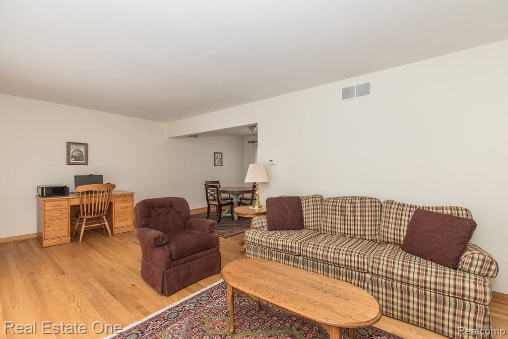 335 Randolph Road Rochester Hills, MI 48309 - Photo 4 of 30