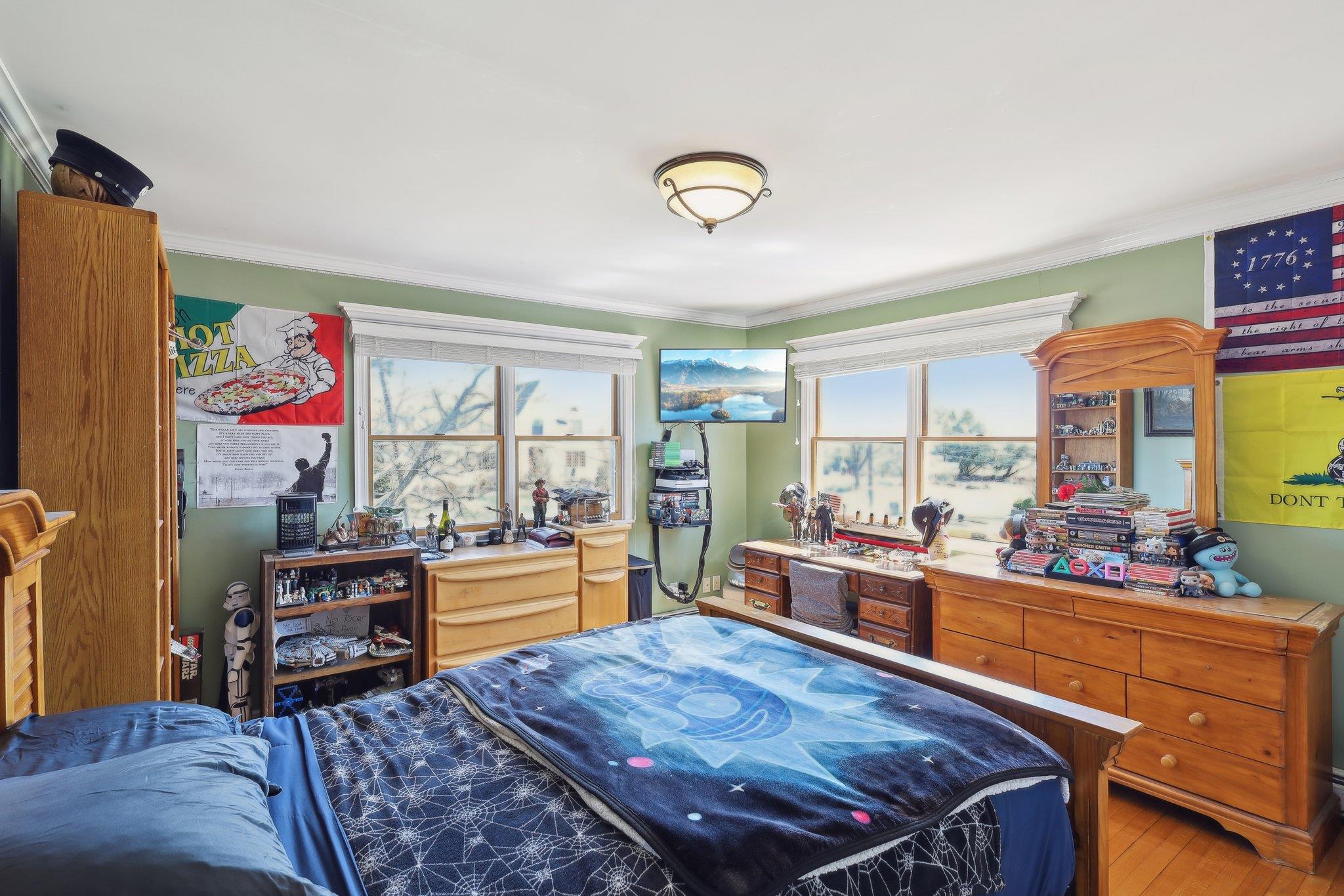 230 West Islip Road West Islip, NY 11795 - Photo 19 of 49 a very nice looking room with a large window